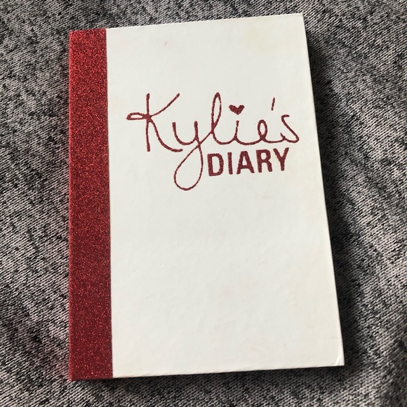 Kylie Diary Palette - Picture 1 of 5